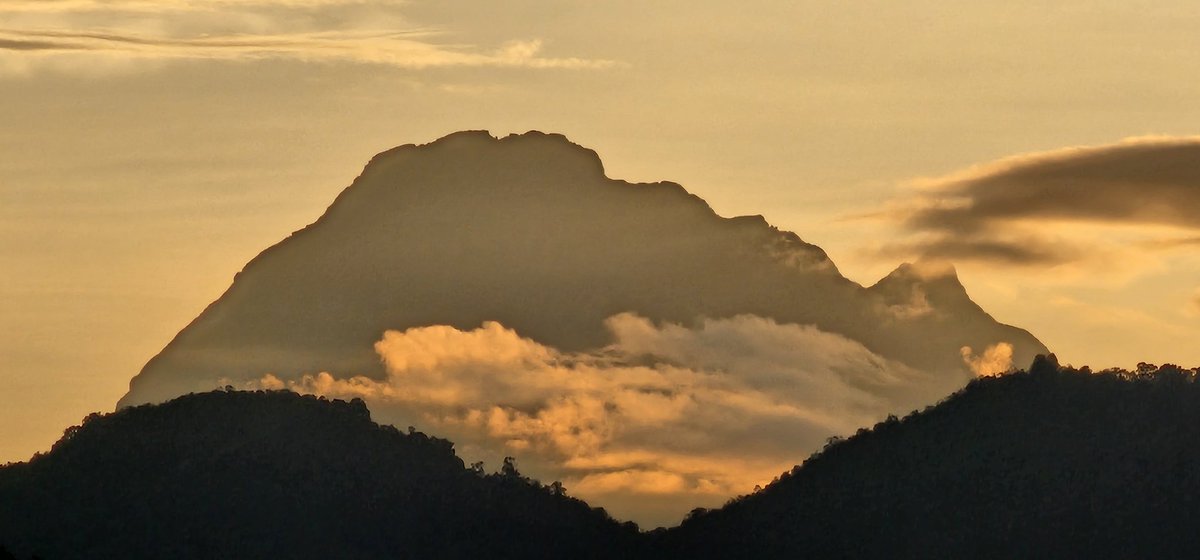 johanfranco_'s tweet photo. El contraste en los Farallones del Citará al ocultarse el sol. Espectacular! https://t.co/ExWK03rxvG