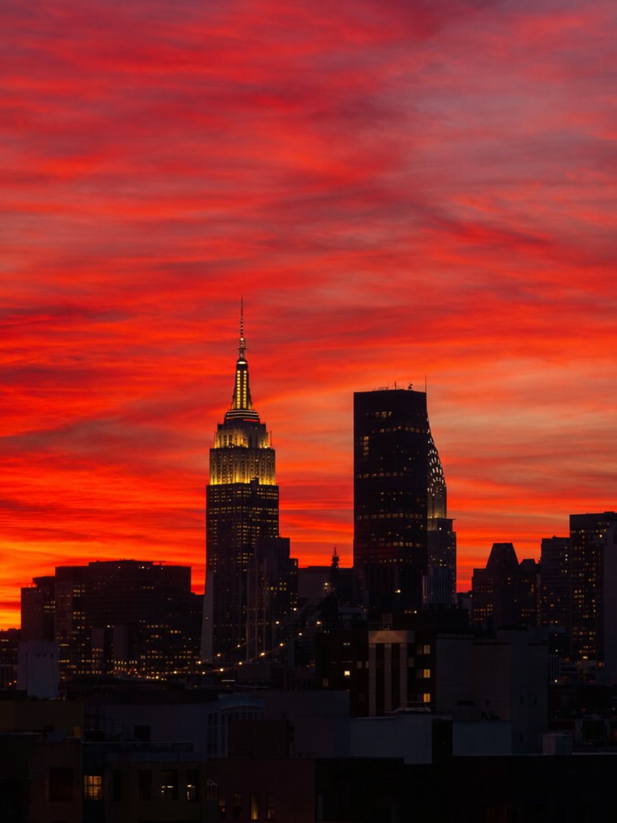 Empire State Building tweet media