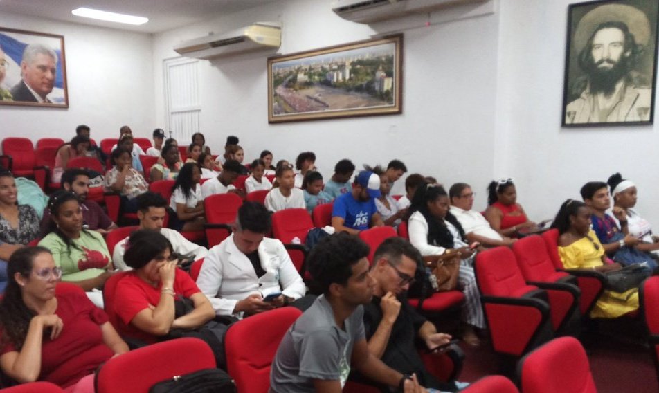 Junto a nuestros principales líderes juveniles convocamos a participar en el acto por el 65 aniversario de la Declaración del Carácter Socialista de la Revolución Cubana. Nos vemos en la icónica esquina de 23 y 12. #CubaEstáFirme