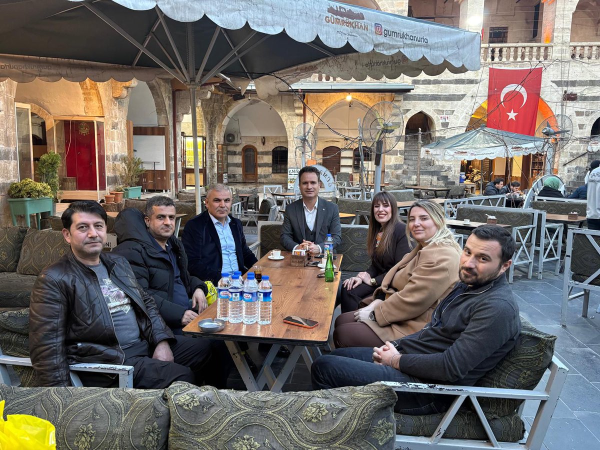 Değerli dostum, İstanbul İl Milli Eğitim Müdür Yardımcısı <a href="/metinnarin16/">Metin NARİ</a> ile kıymetli yol arkadaşları Bülent ve Zekeriya müdürlerimiz Urfa'ya ziyaretimize gelerek bizleri çok sevindirdiler. Yeniden görüşmek dileğiyle...