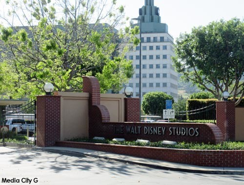 FronnieLewis's tweet photo. Disney begins laying off hundreds of employees
https://t.co/cTjnivUQiL https://t.co/vlnZPgfYAJ
