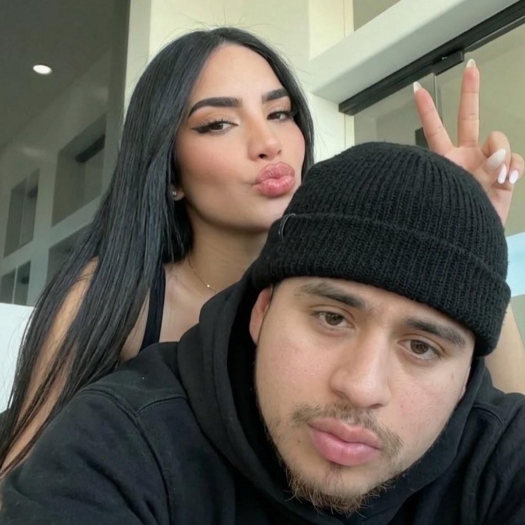 kimloaizacharts's tweet photo. Jesús ortiz paz (JOP) solo sigue a dos personas en su cuenta personal de TikTok y una de ellas es Kimberly Loaiza. https://t.co/Zxy9yeYq9I