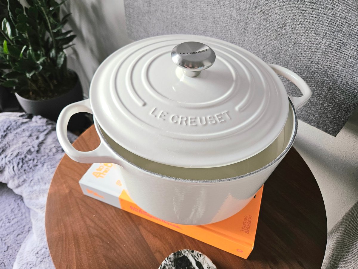 ElevativePro's tweet photo. I got a Dutch oven! This summers activity is to learn how to make my own healthy bread. https://t.co/G9NQKHMF8o