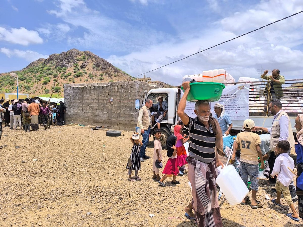 Soul4dev's tweet photo. حيث يستهدف عملية التوزيع الأسر المتضررة في كل من: (مخيم البحيري، جسر رسيان، الجروبه، المفرق، الغلة العليا، المجش، الوادي الجديد، العوشقة، والجعيشة).
​يأتي هذا التدخل كجزء من الجهود المستمرة لتخفيف معاناة المتضررين من السيول والأمطار.
#SOUL_FOR_DEVELOPMENT https://t.co/IUwTfK4jd3