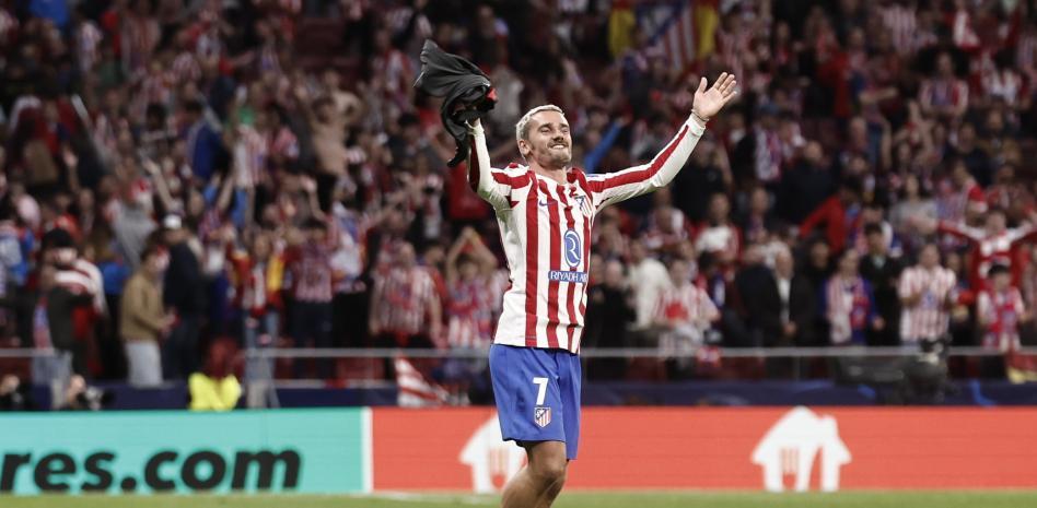 siempreatletico's tweet photo. #AtletiBarça 1-2😀Derrota dulce y sufrida de un bravo #Atleti derrochando coraje y corazón para pasar a ¡Semifinales de la #Champions!👏 El gol de Lookman ⚽️dio vida al @Atleti para conseguir el pase tras el rápido y preocupante 0-2 inicial ¡Enorme Musso!👏https://t.co/cOvvY8eihb https://t.co/Xwj8EzPVAY