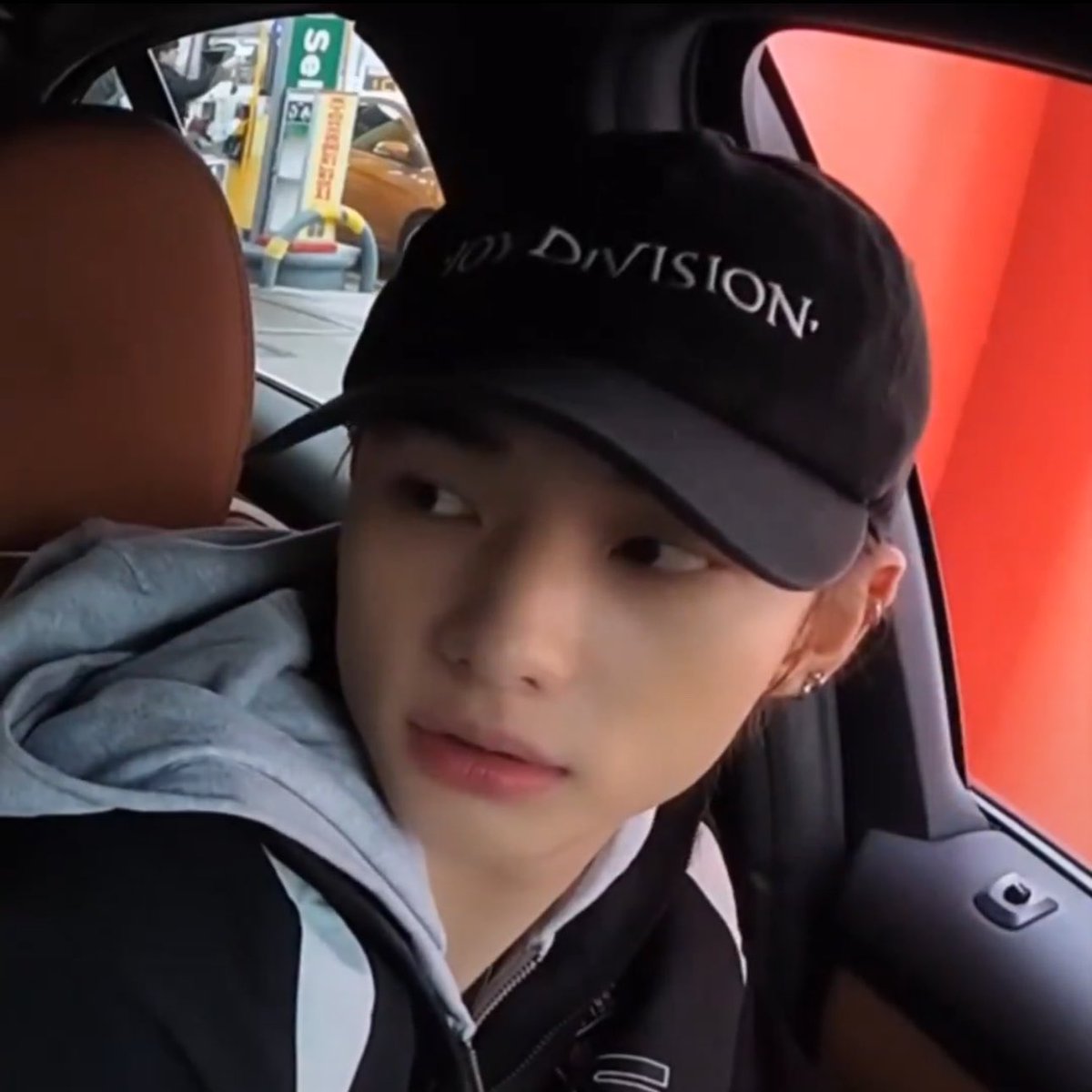 𑁍 (@revehwangs) on Twitter photo 