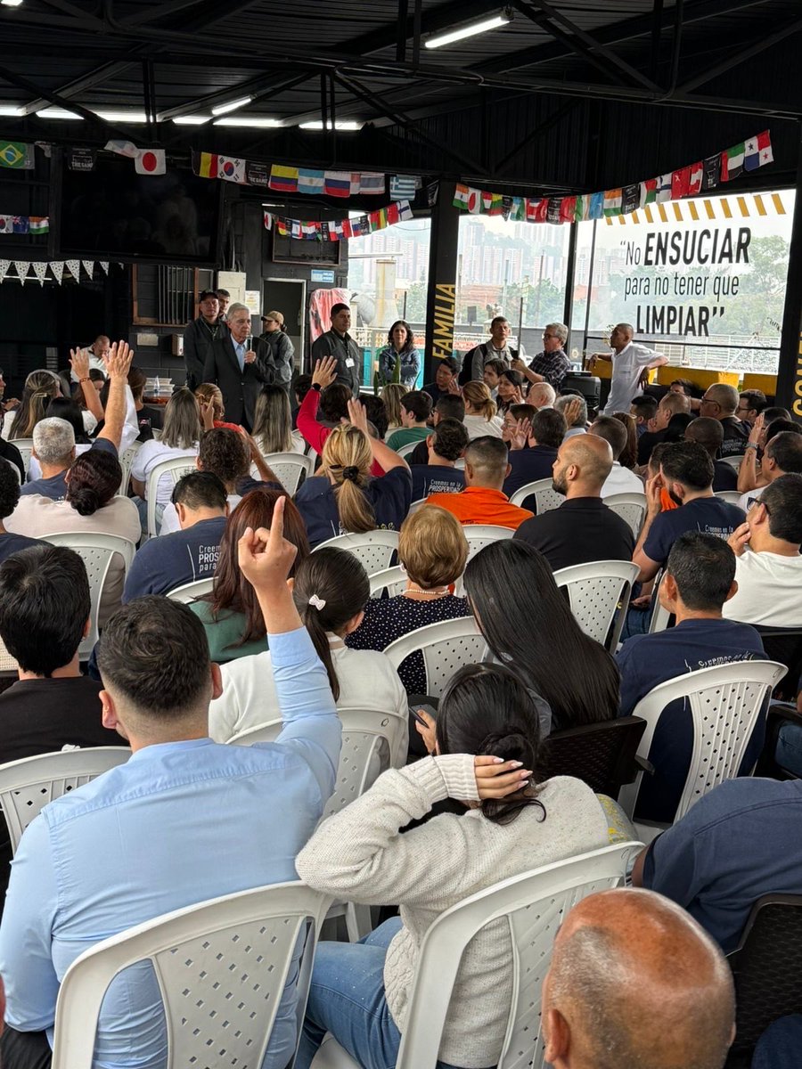 Álvaro Uribe Vélez tweet media