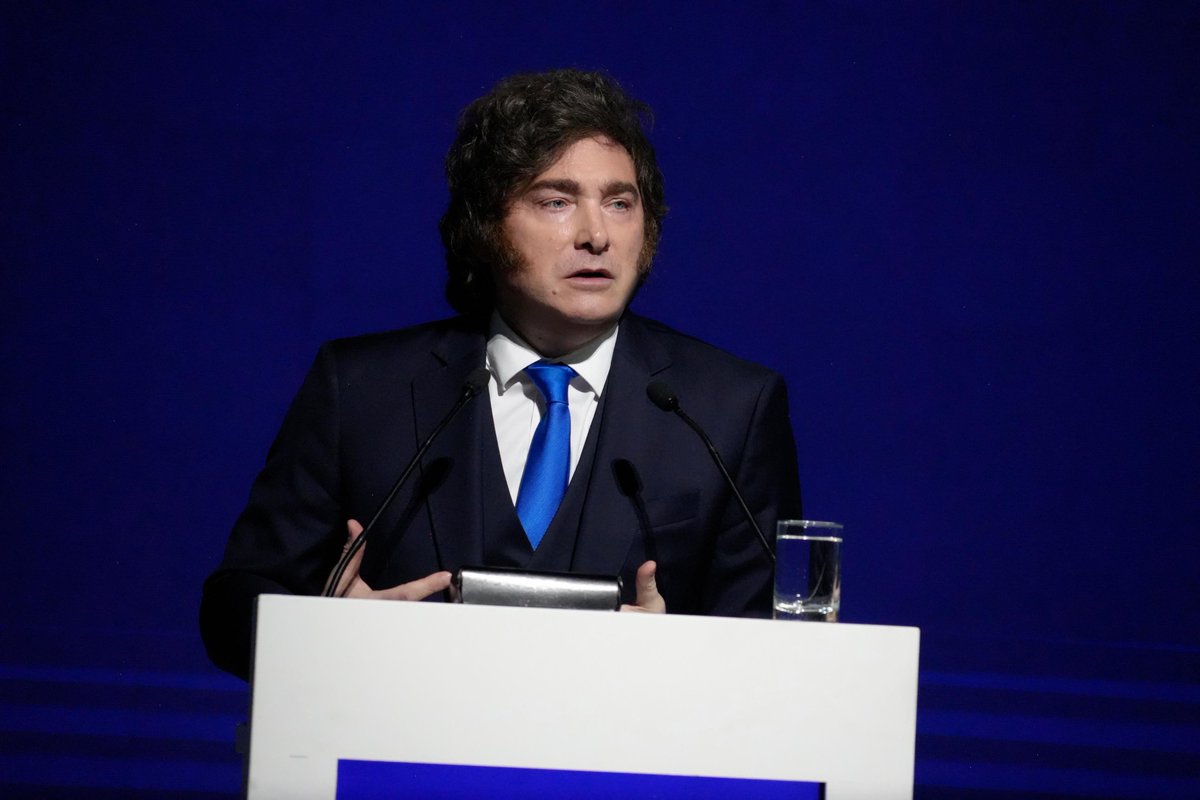 Si no nos acompañan no importa nos volvemos todos al privado, o sea...
Si te cagaste de hambre y perdiste tu laburo o no podes comprar tus remedios porque sos un viejo de mierda, me chupa los dos huevos. Total todos nos volvemos al sector privado y vos seguis chupandote una pija