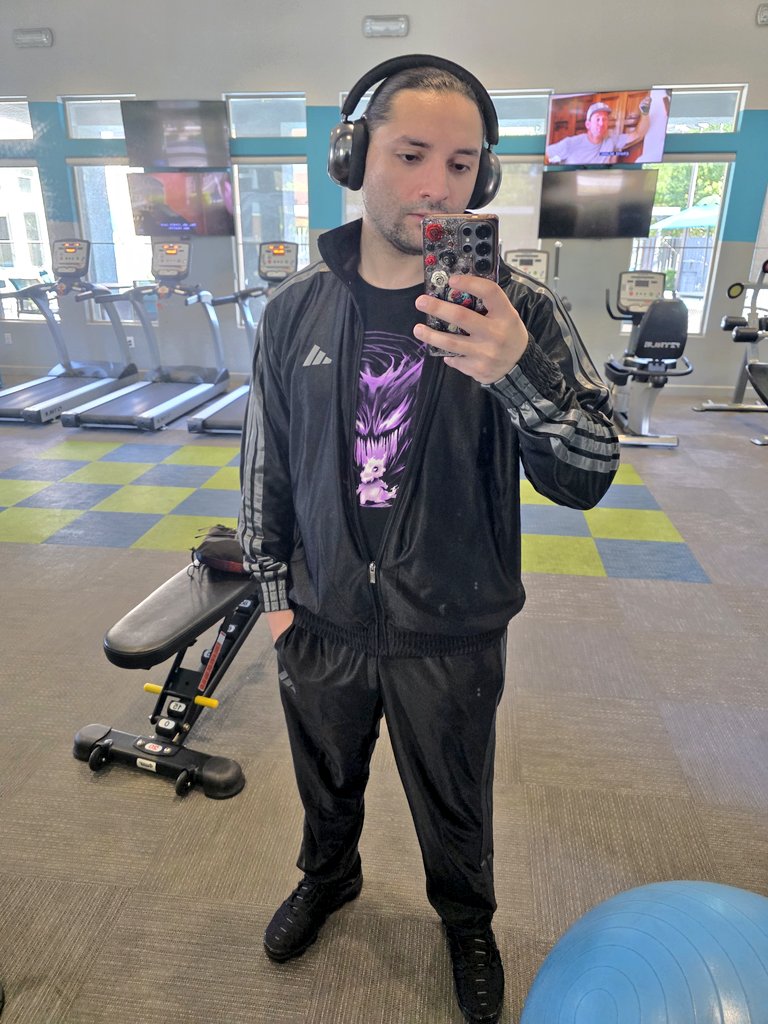 NYChrisG's tweet image. Watch out guys!!!! Im coming for all of your girlfriends and wives!!!! #BlackMagic #FitG