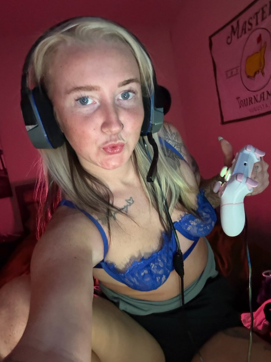 𝐿𝒶𝓎🦋 tweet media