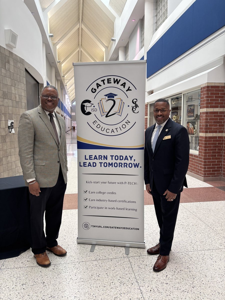 ChannelviewISD's tweet image. Happening now: Gateway 2 Education Signing Ceremony! We are so proud of the first cohort of students to participate in this program to become future educators! #WeAreChannelview
