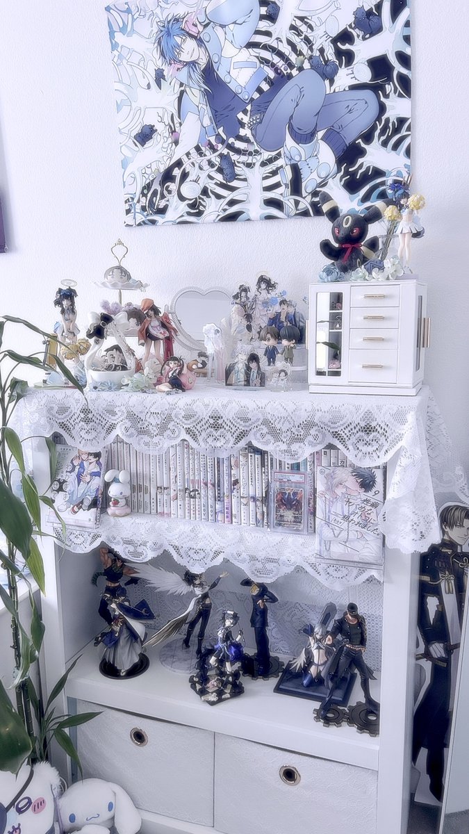 genuinely not sure how to go about my shelves since i have 15 figures preordered… but that’s just going to be a problem for future me (^^)／~~~