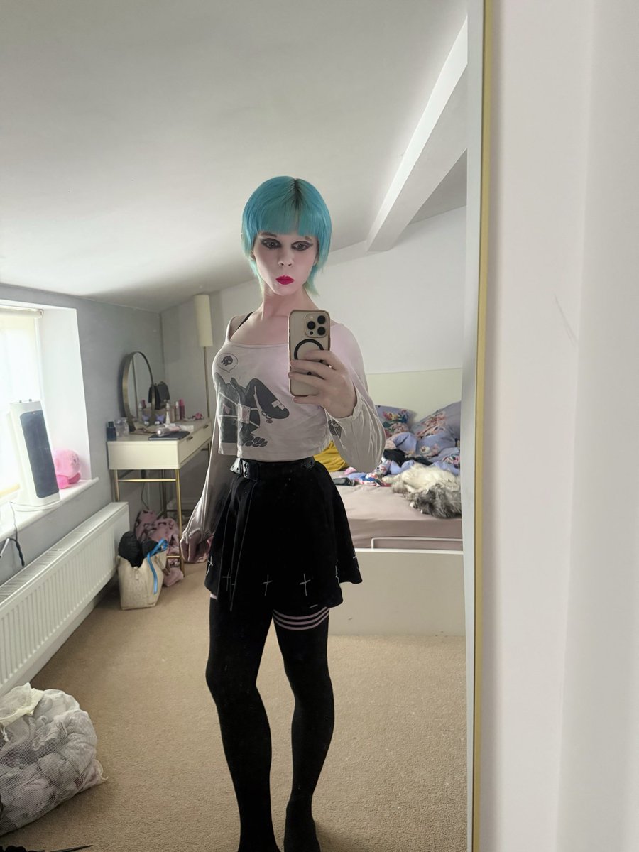 My low sloping roof in my bedroom makes me look taller than I am 😂 I'm actually 5 foot 3.5 inches!
