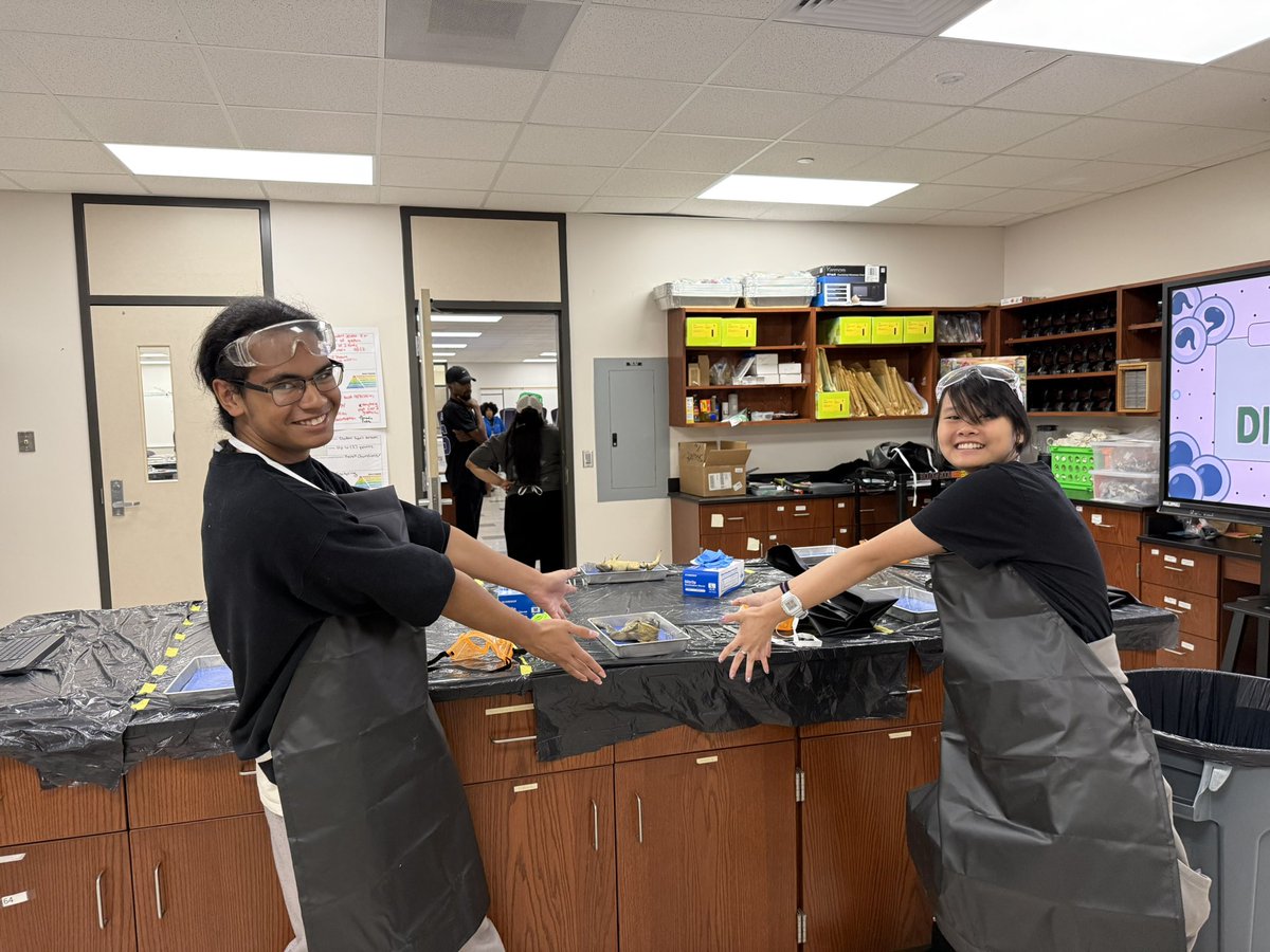 hhsibdp's tweet photo. IB biology put in the work getting ready to excel on the STAAR exam. Dedicated students and teachers spent Saturday participating in a Bio Blitz. Lots of hands -on activities to prepare them! https://t.co/NISrEkbA29