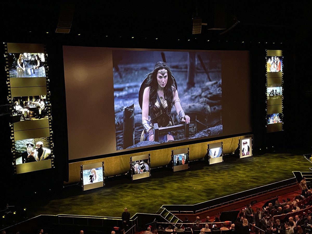 NestorCine's tweet image. A punto de comenzar la presentación de #WarnerBros ¿Tendremos confirmación del personaje de #AdriaArjona en #Superman #ManofTomorrow?
#CinemaCon