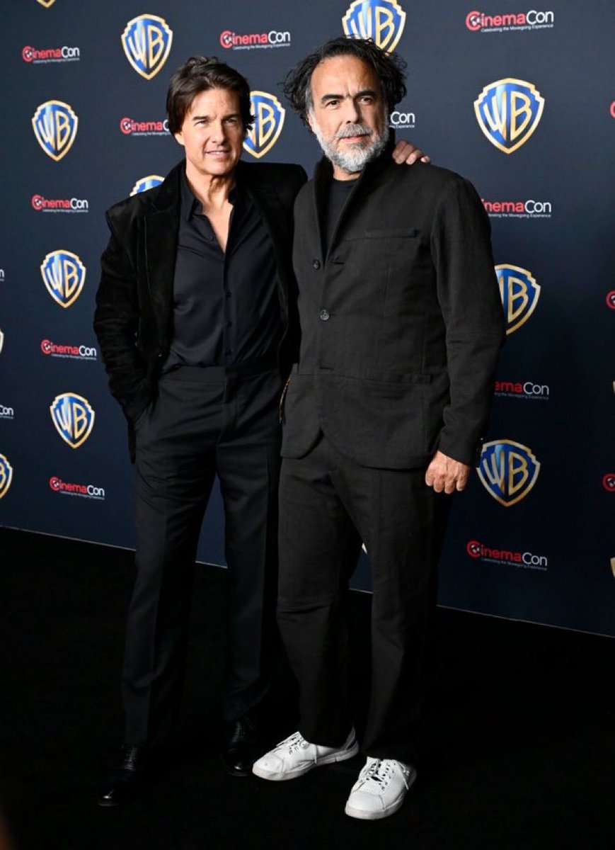 youngboldregal's tweet photo. Tom Cruise and Alejandro González Iñárritu at #CinemaCon for “Digger.” https://t.co/0E1xDhARFZ