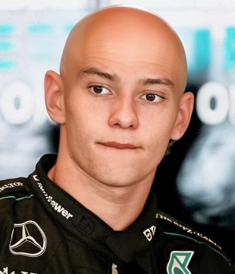 essienelli's tweet image. 🚨 BREAKING: Mercedes driver Kimi Antonelli stuns bald ahead of the #MiamiGP🇺🇸. 

“If I want to try to compete for this championship, I need to be as aerodynamic as I can,” Antonelli says in an exclusive interview to EssieNelli Times.