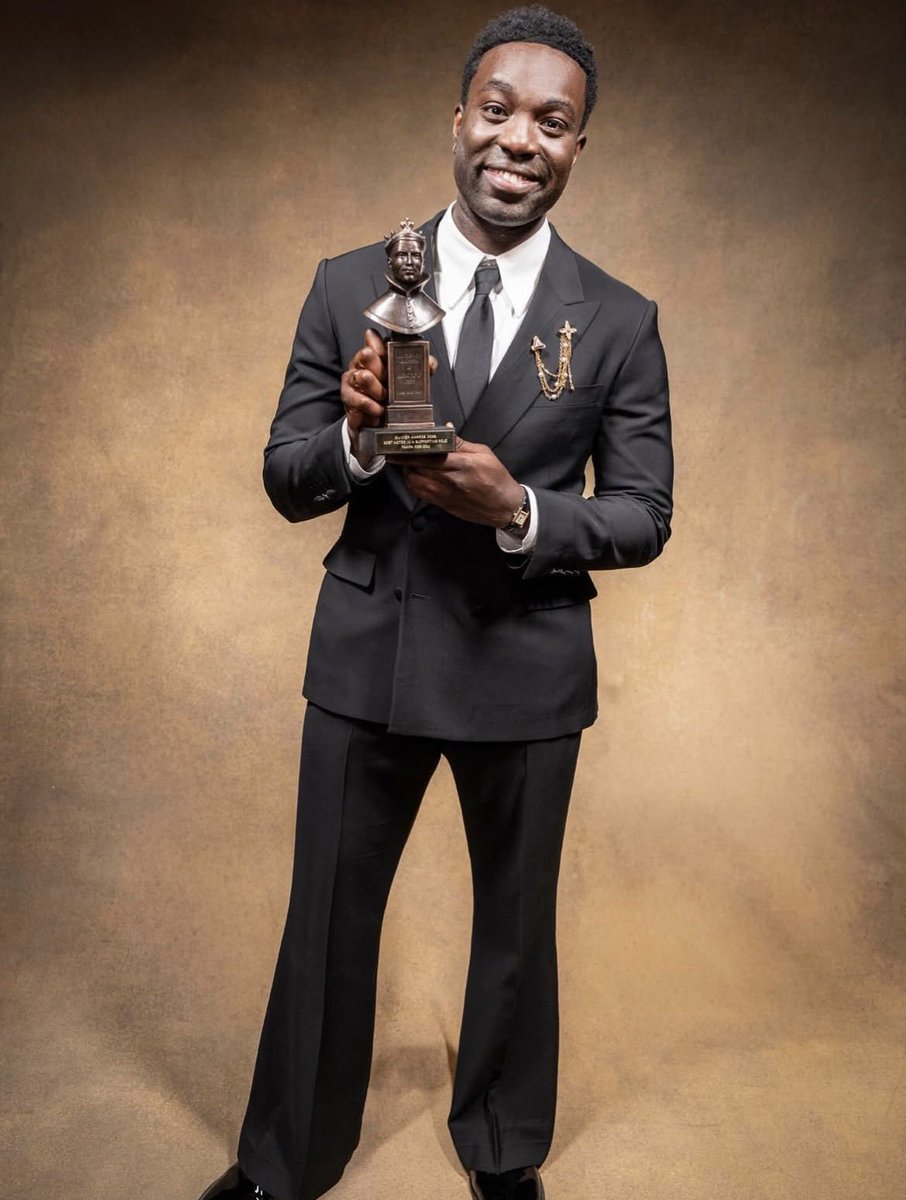 facervohp's tweet photo. Ontem (14/04), Paapa Essiedu, nosso novo Severo Snape, levou o prêmio Olivier Awards de Melhor Ator Coadjuvante por Todos os Meus Filhos, peça teatral do clássico de drama de Arthur Miller.

Esse cara vai amassar como nosso Mestre das Poções! https://t.co/mocKTWoIs5