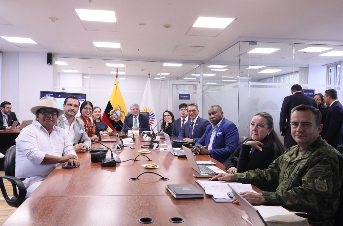 AsambleaEcuador's tweet photo. #Boletín | Listo informe para primer debate de reforma al #ISSFA con enfoque en sostenibilidad y protección de derechos militares.
🔗https://t.co/4tnhTmJVMU https://t.co/rSJF2SK6Ph