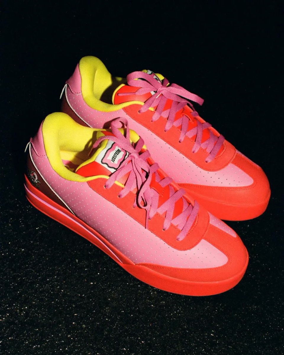 JustFreshKicks tweet media