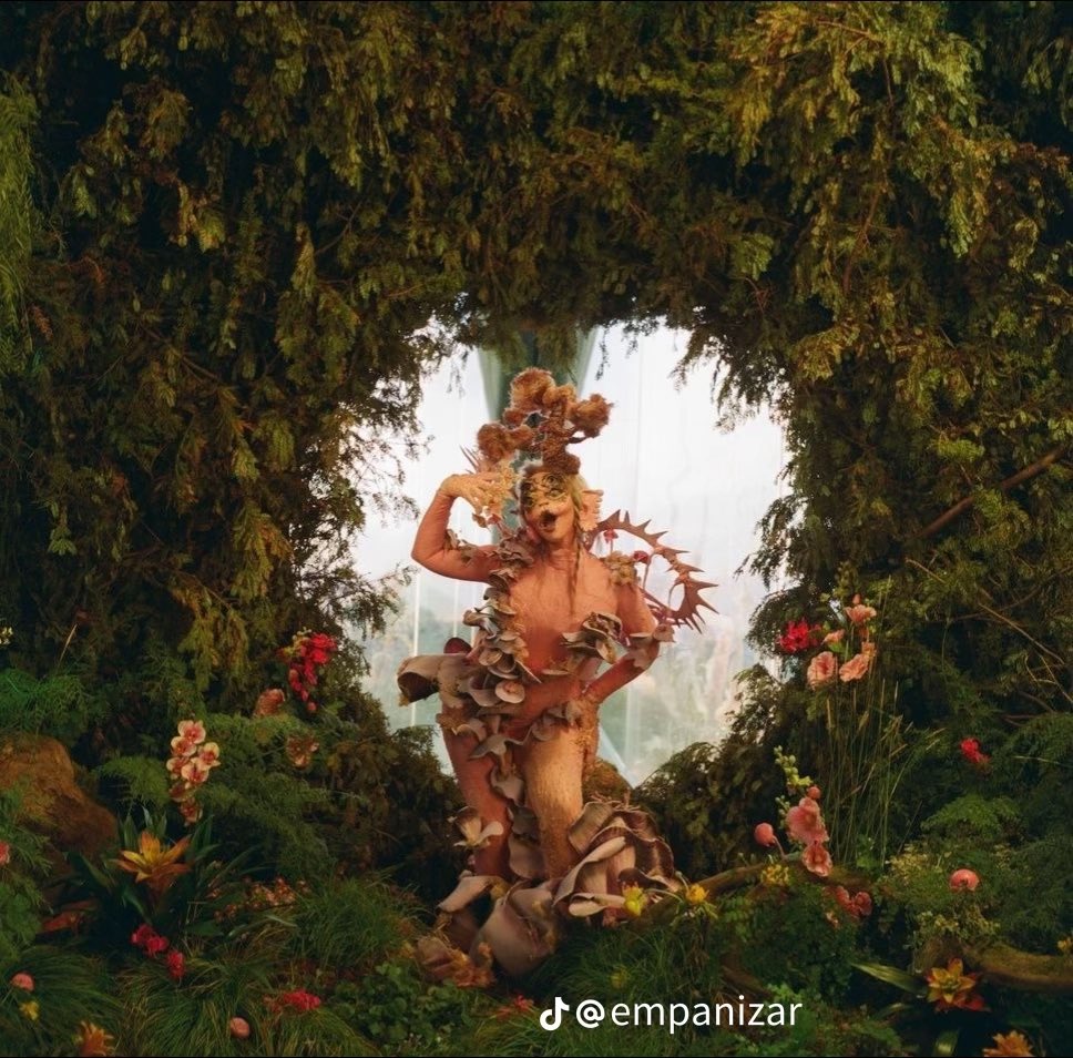 partyboybratz's tweet image. yall are these real??? im so fucking clueless, if they are these are probably just like not colour corrected and these are from tiktok #melaniemartinez #portals #freebritney #leak chudai