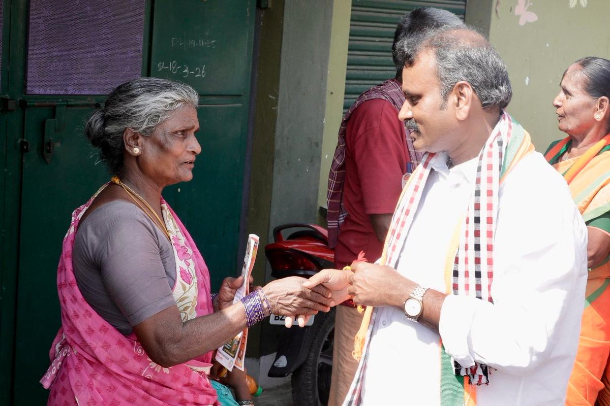 DrLMurugan's tweet photo. இன்று அவிநாசி  ஒன்றியத்திக்குட்பட்ட கருமாபாளையம், அம்பேத்கர் நகர், பாரதி நகர், கணேசபுரம் போன்ற பகுதிகளில் பொதுமக்களை நேரில் சந்தித்து, தேசிய ஜனநாயக கூட்டணியின் தாமரைச் சின்னத்திற்கு வாக்கு சேகரித்தேன்.

#MakkalWithModi #தாமரை_மலரட்டும்_அவிநாசி_வளரட்டும் #Murugan4Avinashi #Avinashi #Vote4BJP