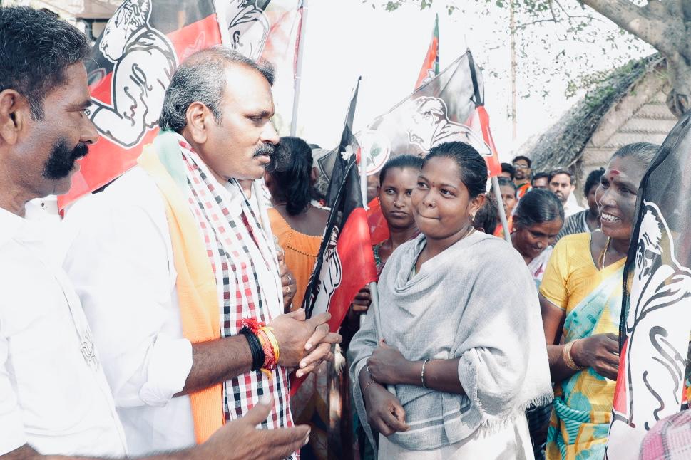 DrLMurugan's tweet photo. இன்று அவிநாசி  ஒன்றியத்திக்குட்பட்ட கருமாபாளையம், அம்பேத்கர் நகர், பாரதி நகர், கணேசபுரம் போன்ற பகுதிகளில் பொதுமக்களை நேரில் சந்தித்து, தேசிய ஜனநாயக கூட்டணியின் தாமரைச் சின்னத்திற்கு வாக்கு சேகரித்தேன்.

#MakkalWithModi #தாமரை_மலரட்டும்_அவிநாசி_வளரட்டும் #Murugan4Avinashi #Avinashi #Vote4BJP