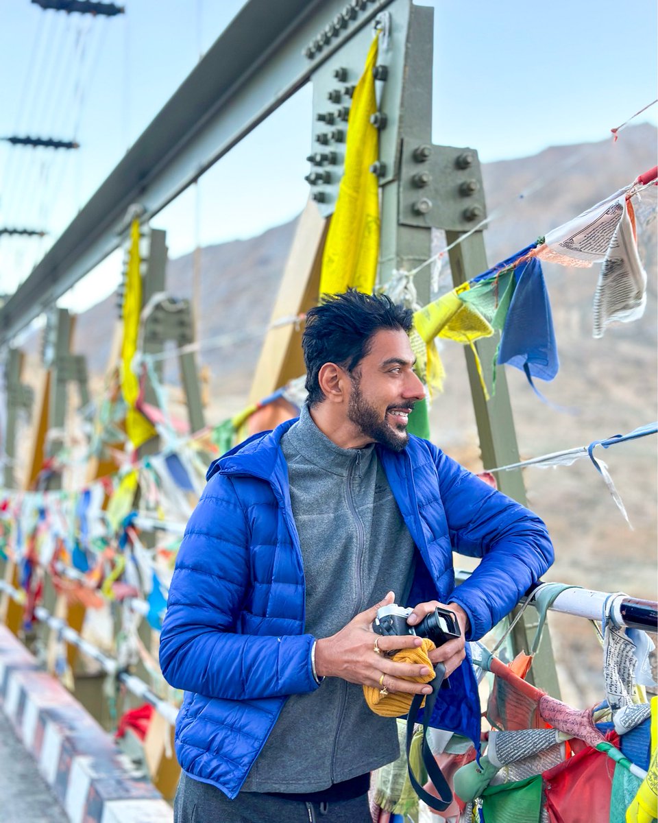 ranveerbrar's tweet image. आँखों se नज़ारें capture karne ka मज़ा hi अलग hai…
.
.
.
#ranveerbrar #capturethemoment #onthemountains #natureisart