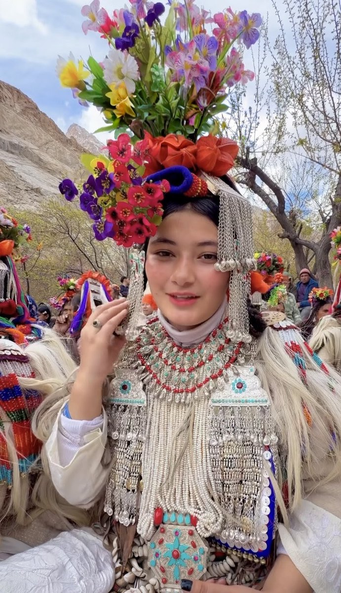 SinghManju37713's tweet image. Aryan Valley, Home to the enchanting Brokpa tribe, often believed to be descendants of ancient Indo Aryans, the valley carries a rare legacy, reflected in their striking features 😍, vibrant traditions, and untouched way of life. Apricot Blossom Festival. 
#Leh #aryans