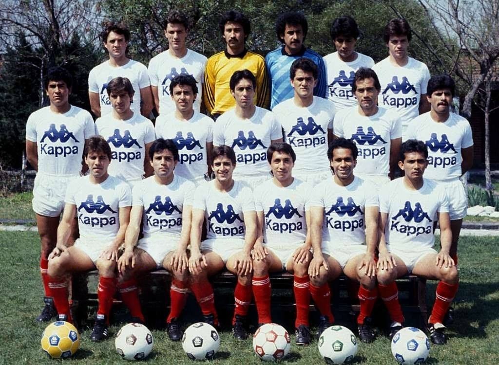 La selección nacional en 1986 anunciando playeras Kappa.