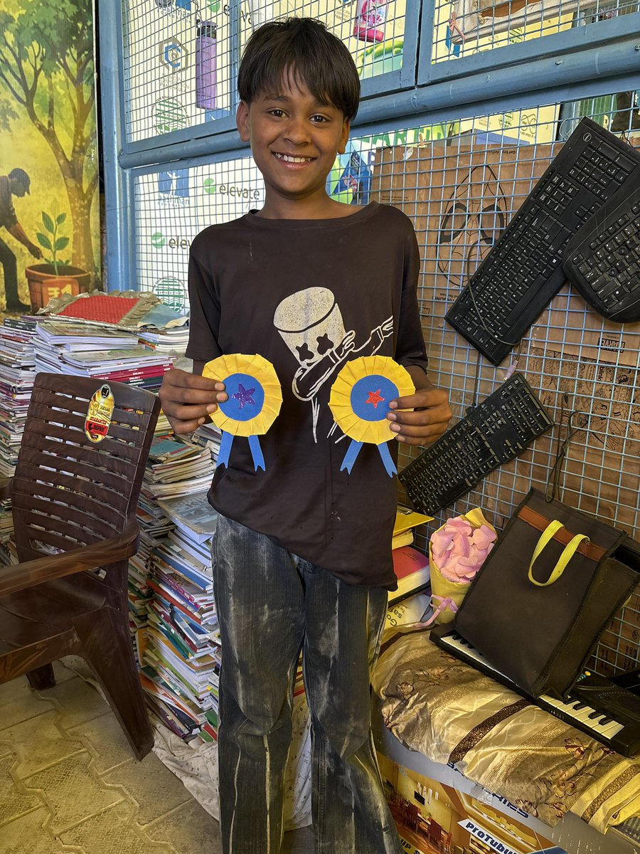 World Art Day 🎨 | Aashman Foundation

आज के दिन हमारे बच्चों ने waste paper को art में बदलकर एक powerful message दिया —
“Reuse is not just creativity, it’s responsibility.”

Swachh Bharat का सपना तभी पूरा होगा जब हम छोटी आदतों से शुरुआत करेंगे —
paper reuse करना, waste कम करना,