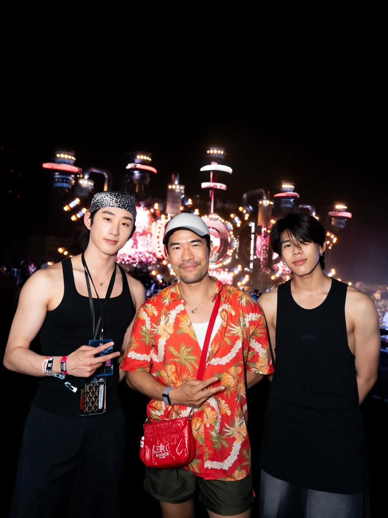 williamestina's tweet image. 📆 15.04.26 || Instagram Update

📸: woodytalk (Feed) @EstRvp 
Our first K2O, a memory to keep. ❤️ Thank you to all the artists and every fandom ทุกคนใส่สุดพลัง เจ๋งมากครับ

🔗:instagram.com/p/DXI4RhNj7J2/…

#est_rvp
#WilliamEstINA