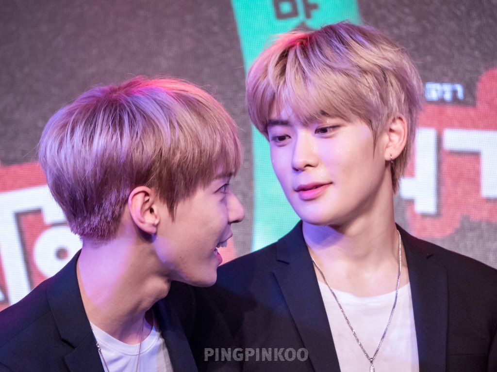 입 술 보 나 ?