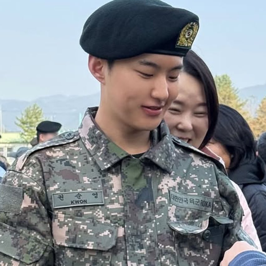 elite class soonyoung with his new badge 🐯⭐️🥹