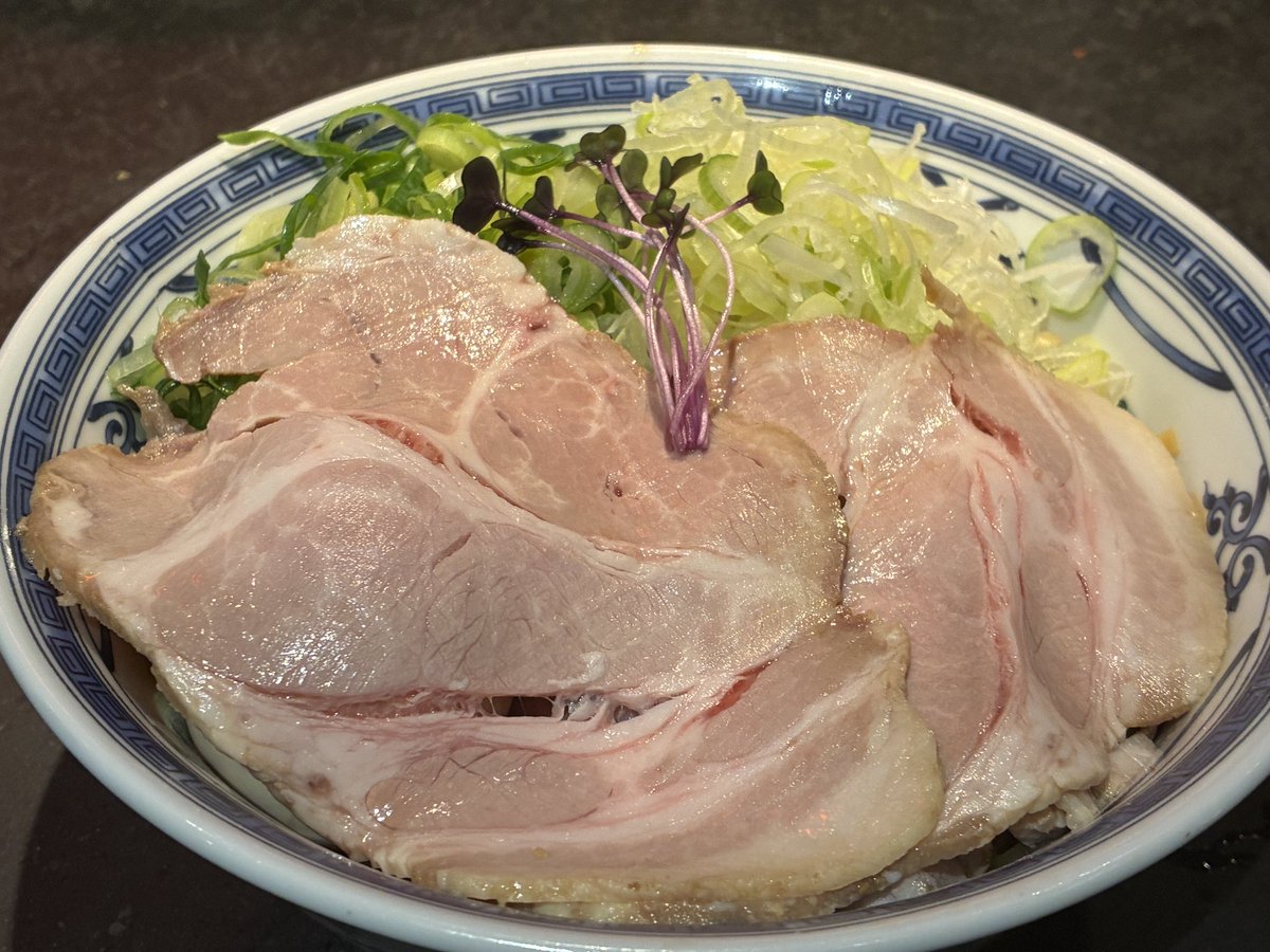 tsakurai1215's tweet image. 駄目な隣人 : 中央区日本橋人形町
青山椒油SOBA : 1,300円

老舗の海苔,鰹節と生卵が食べ放題😳😳
流石人形町！
山椒好きな私には堪らない美味しさ
今日も大満足🥹🥹
#ラーメン #ramen #tokyo #人形町