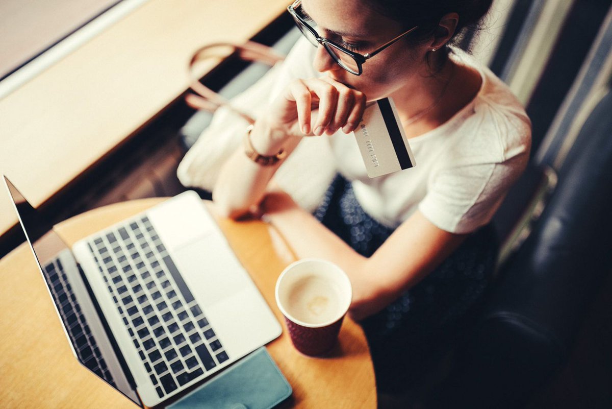 audreytipsfr's tweet image. #Ecommerce 🎴 Un Français sur 4 "achète" déjà via l'IA
⏱️ 48% des usagers automatisent leur recherche
🏷️ 47% utilisent l'IA pour dénicher les meilleures offres
🤖 Un usage axé sur la comparaison et la personnalisation
•
✍️ @ComarketingNews
buff.ly/4WfvjDo