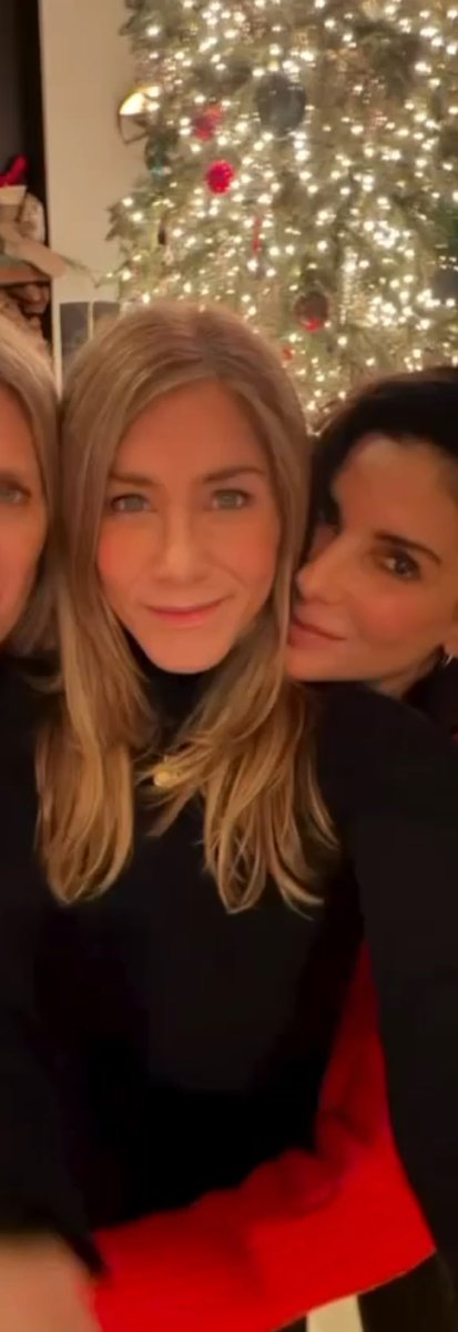 bullocksource's tweet photo. jennifer aniston x sandra bullock
2025 x 2026 https://t.co/Kb5FrgIDaA