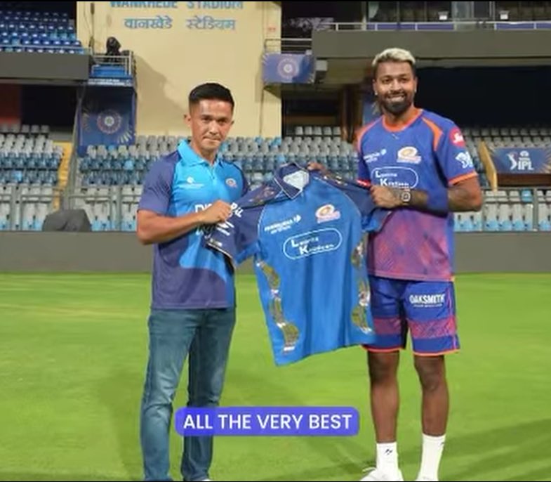 R A T N I S H tweet media