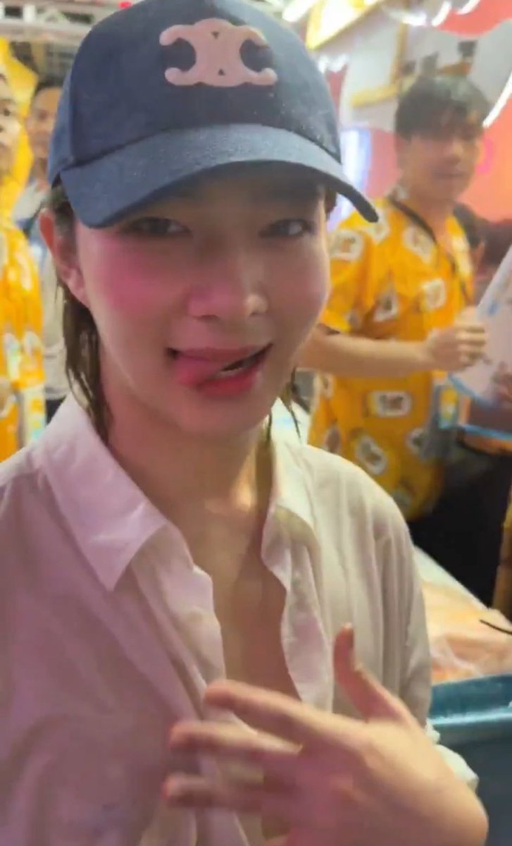 `°มูแจ้มเม๊วε.° tweet media