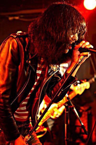I wanna be a JOEY RAMONE！