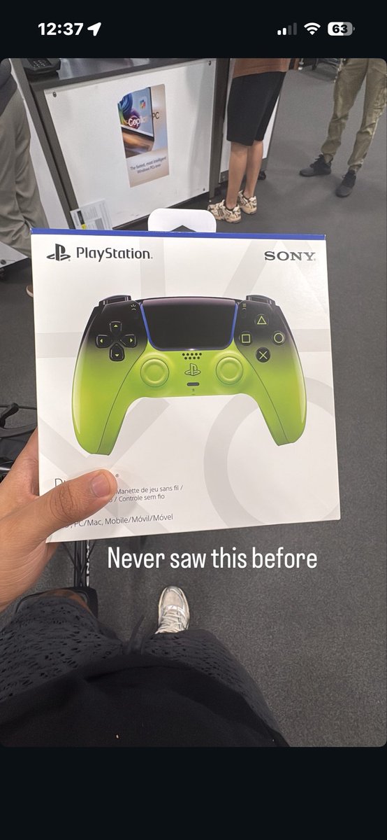 damndeezly's tweet photo. @sony @PlayStation ya cooked with this one , give that man a raise https://t.co/DeGKxm0oW7