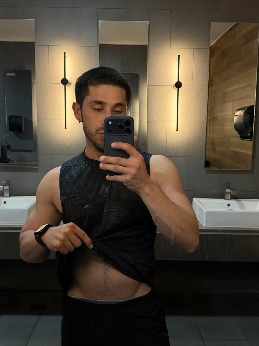 Ojitos de aceituna🫒 tweet media