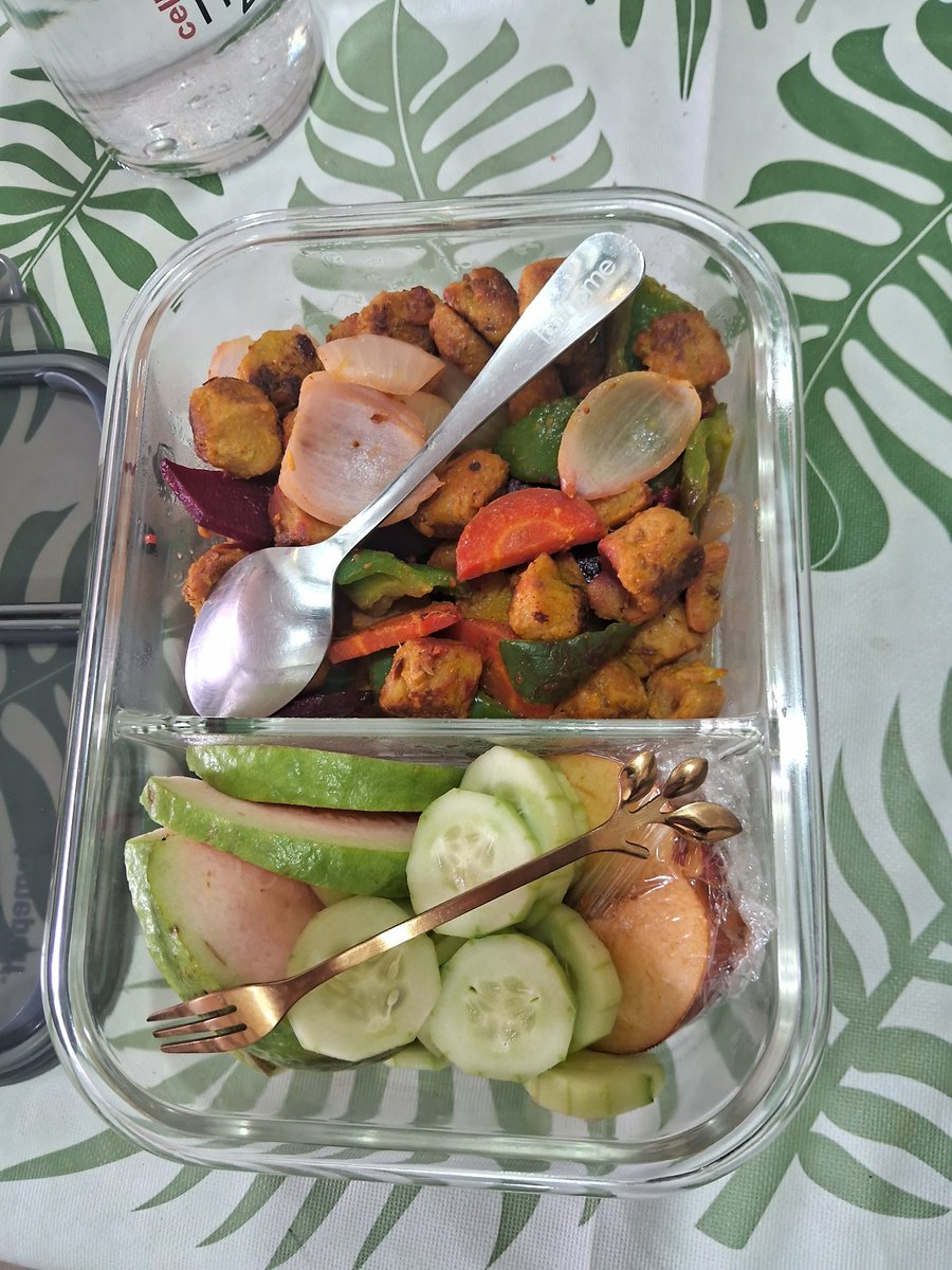 AnnuInfo's tweet photo. #Day102
After an Intermittent Fasting of 15 Hours
At 10:00 AM
Soya Chunks Sauté in Olive Oil
Fibres, Apple &amp; Guava

At 1:30 PM
Will have Light Lunch

Evening:
Yogurt &amp; Makhana https://t.co/PpbZY7jMF7