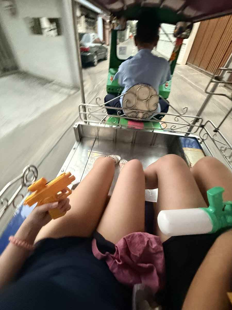 g9w6gn26ry's tweet image. ใครเล่าประสบการณ์เสียวๆสงกรานต์เวอร์ๆ ตีเก๊หมด เบียวหนังโป๊ปะ ปีนี้อ่อมแก่มาก😔