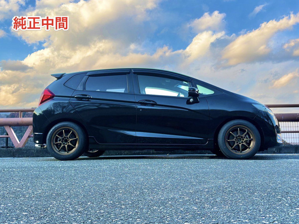 bach_chops's tweet photo. @hirogk5 車高が違うので比較しにくいですが、feel'sの方が若干下がっていると思います。 https://t.co/OeJZei9lIk