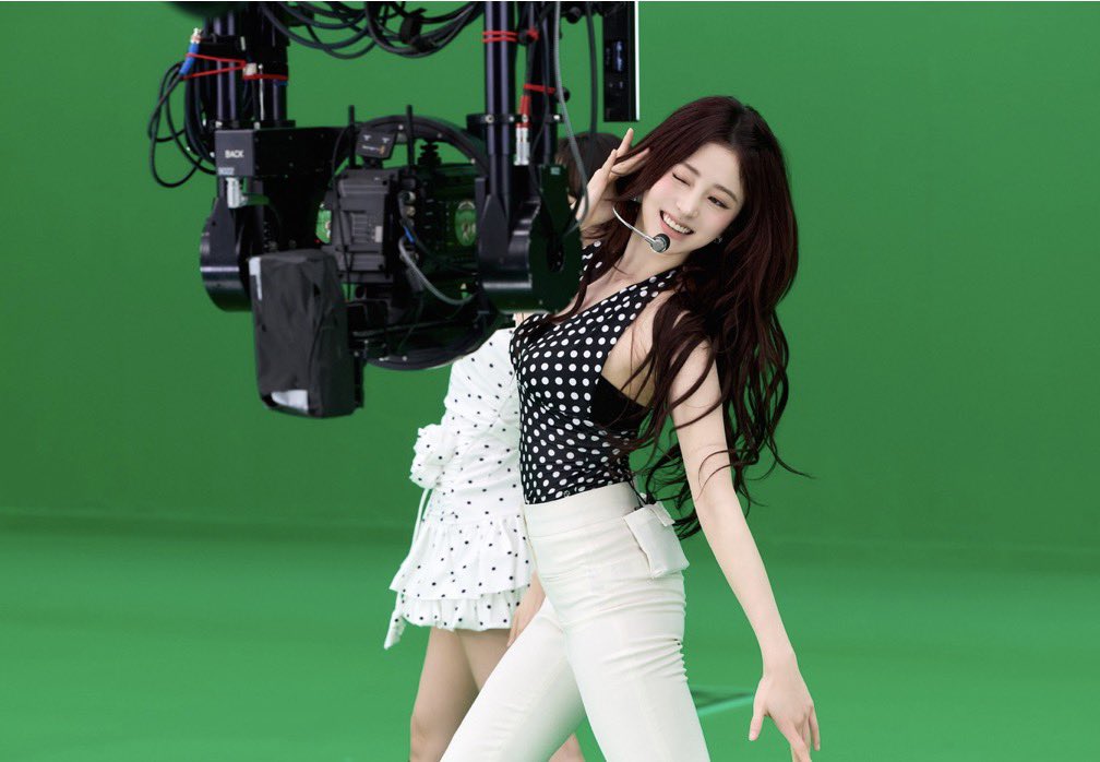 le sserafim pics tweet media