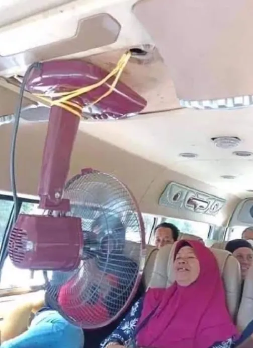 okemantaaap's tweet photo. Gaes, lagi pada melting apa hari ini? 😭
 
Cuaca Indonesia April ini kayak lagi dipanggang di atas kompor gas level tinggi. BMKG bilang suhu 35°C, muka kita udah kayak roti bakar!

Siapa yang masih mau kipas angin gede berat bawa kemana-mana? https://t.co/CdGz0c5sb8