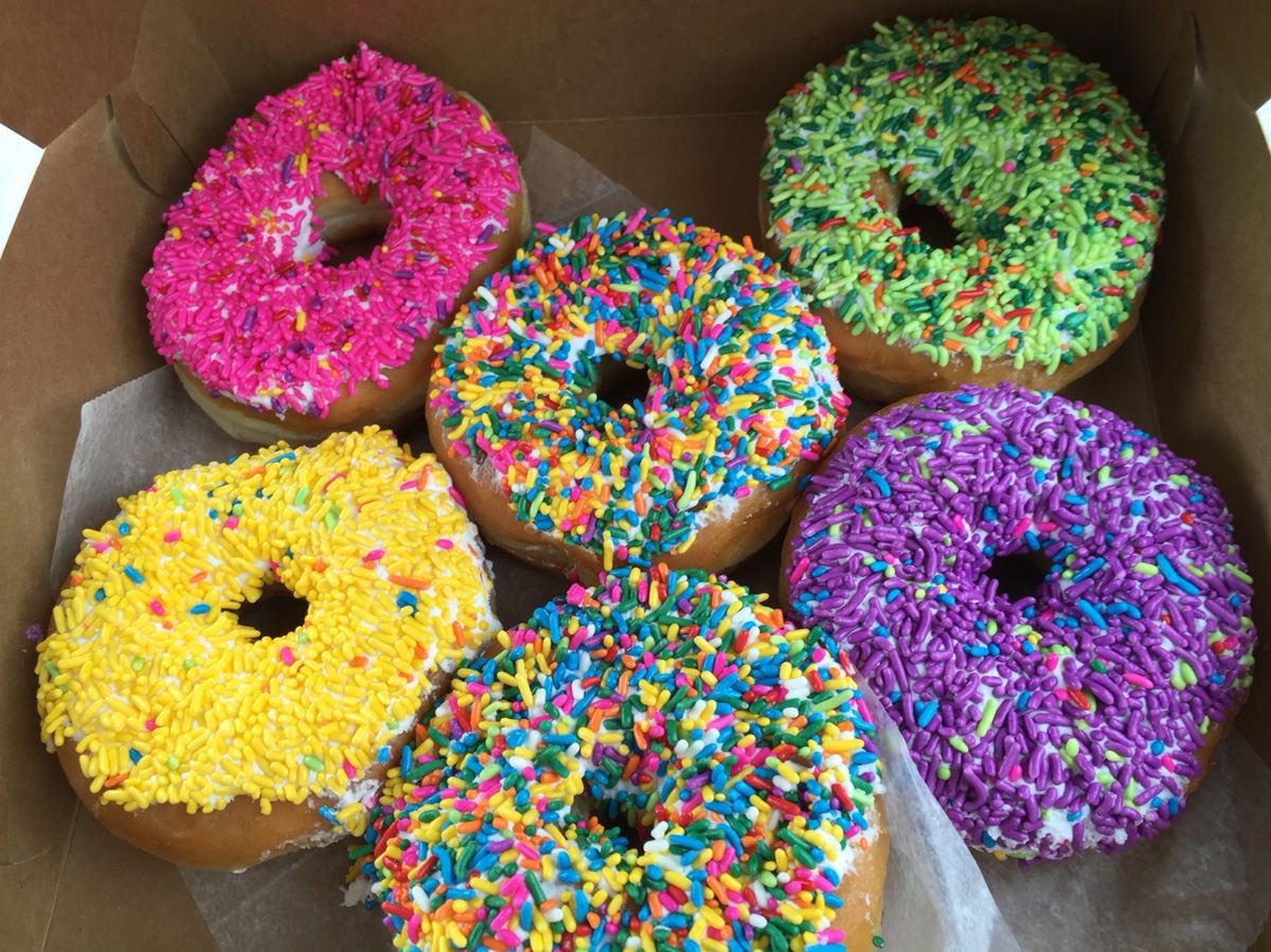shrinking2477's tweet image. if I was on death row my last meal would be a box of 2016 era Pinterest donuts