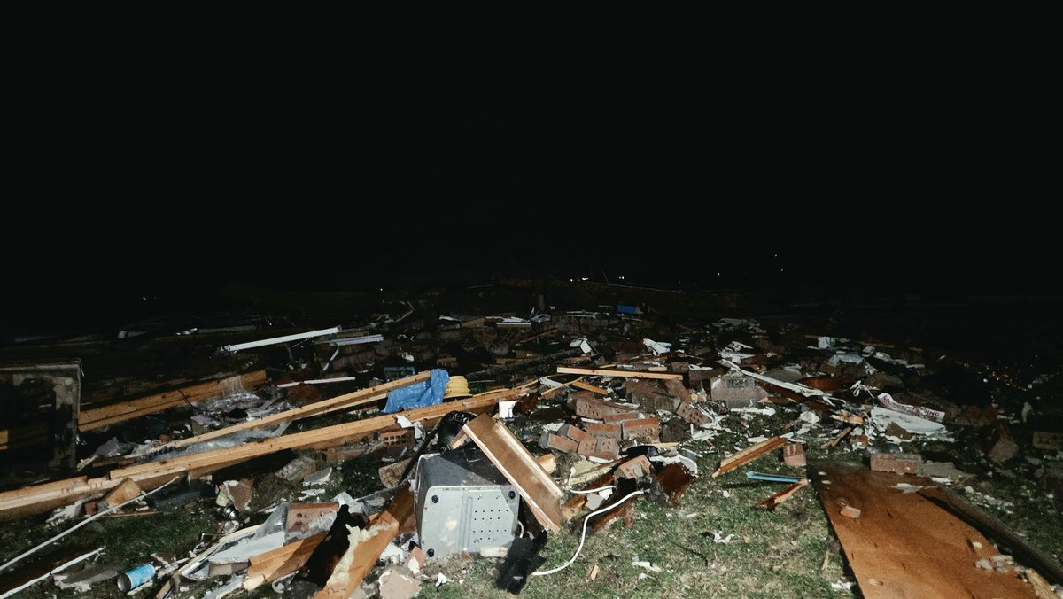 August S WX tweet media