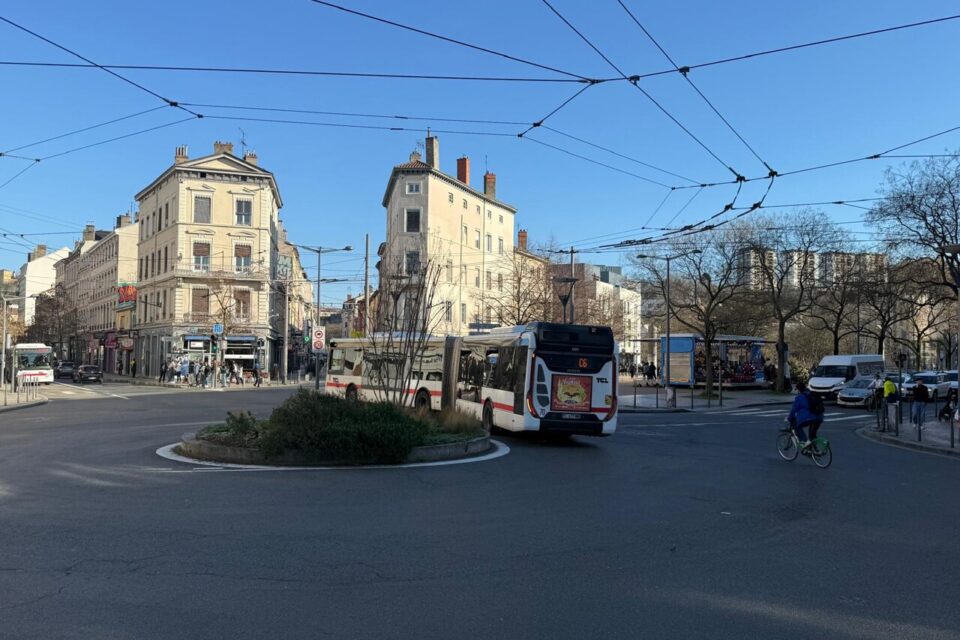 Fdesouche.com est une revue de presse tweet media